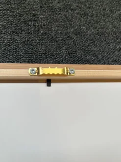 Ophæng, lille savtakket beslag